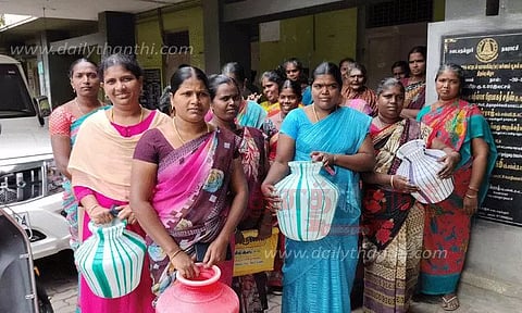கடையநல்லூர் நகராட்சி அலுவலகத்தை காலிக்குடங்களுடன் பெண்கள் முற்றுகை
