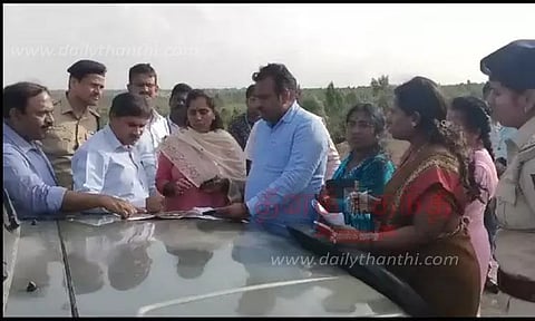 கோலாரில் தொழில் பூங்கா அமையும் இடத்தில் எம்.எல்.ஏ. ஆய்வு