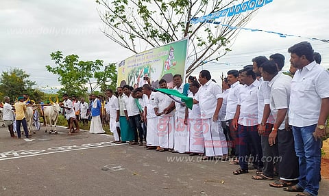 சோழவந்தான் அருகே கிருஷ்ண ஜெயந்தியை முன்னிட்டு இரட்டை மாட்டு வண்டி பந்தயம்- அமைச்சர் மூர்த்தி தொடங்கி வைத்தார்