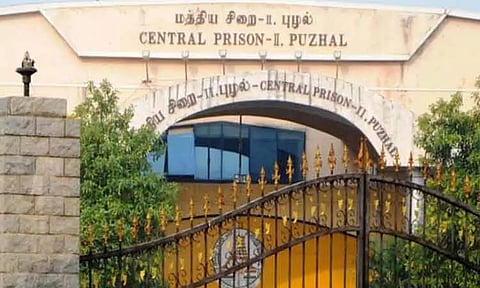 புழல் சிறையில் கைதியாக உள்ள அண்ணனுக்கு கஞ்சா கடத்திய இளம்பெண் மீது வழக்குப்பதிவு