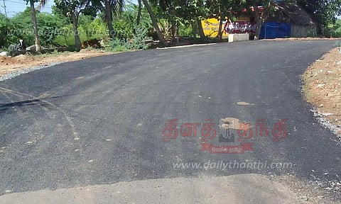 'தினத்தந்தி' செய்தி எதிரொலி: ஜல்லிக்கற்கள் கொட்டப்பட்ட இடத்தில் சாலை சீரமைப்பு