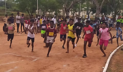 பள்ளி மாணவ, மாணவிகளுக்கானதடகள விளையாட்டு போட்டி