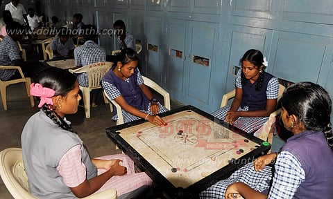 பள்ளி மாணவ-மாணவிகளுக்கான கேரம் போட்டி