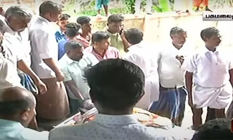 மறைந்த இயக்குனரும், நடிகருமான மாரிமுத்துவின் உடலுக்கு சொந்த ஊரில் இறுதி சடங்கு