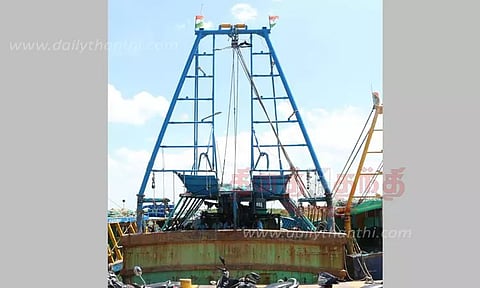 காரைக்கால் மீனவர்களின் படகு சிறைபிடிப்பு