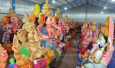 விற்பனைக்கு தயாரான விநாயகர் சிலைகள்