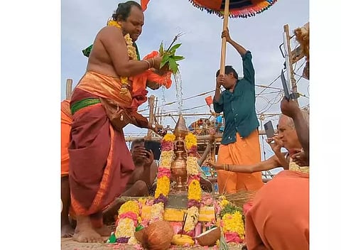 ஏ.மழவராயனூரில்ஆட்கொண்டேஸ்வரர் கோவில் கும்பாபிஷேகம் :ஏராளமான பக்தர்கள் சாமி தரிசனம் செய்தனர்