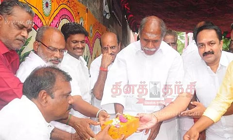 ரூ.9½ கோடியில் குடிநீர் குழாய், சாலை வசதி