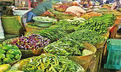 கோயம்பேடு சந்தையில் கணிசமாக குறைந்த காய்கறிகள் விலை... இல்லத்தரசிகள் மகிழ்ச்சி.!