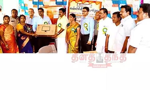 பள்ளிகளுக்கு கல்விச்சீர் வழங்கும் நிகழ்ச்சி
