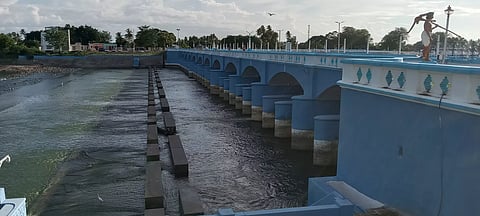 வெண்ணாற்றில் தண்ணீர் திறப்பு நிறுத்தம்