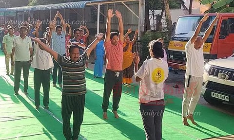 உழவர்கரை நகராட்சி ஊழியர்களுக்கு யோகா பயிற்சி
