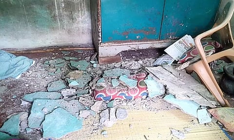 விழுப்புரம் அருகே தொகுப்பு வீட்டின் மேற்கூரை இடிந்து விழுந்து தொழிலாளி சாவு