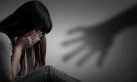 உத்தர பிரதேசத்தில் 11-ம் வகுப்பு மாணவி கூட்டு பாலியல் வன்கொடுமை - 5 பேர் கைது