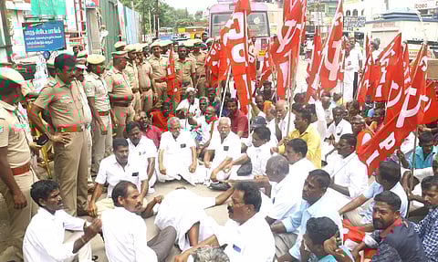 இந்திய கம்யூனிஸ்டு கட்சியினர் மறியல் போராட்டம்