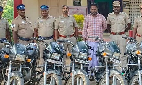 மோட்டார் சைக்கிள்கள் திருடிய ரவுடி கைது