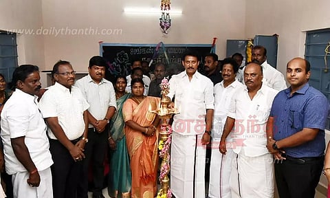 அரசு திட்டங்கள் குறித்து மக்களிடம் விழிப்புணர்வு ஏற்படுத்த வேண்டும்