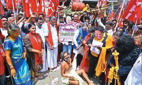 மத்திய அரசை கண்டித்து தமிழ்நாடு முழுவதும் இந்திய கம்யூனிஸ்டு கட்சியினர் மறியல் போராட்டம்