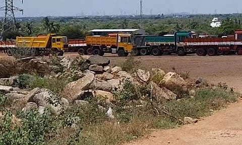 2-வது நாளாக மணல் குவாரி பணிகள் நிறுத்தம்