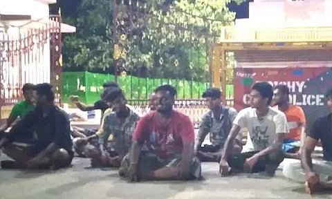 ஆதி திராவிடர் விடுதி மாணவர்கள் போராட்டம்