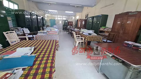 கோபி, அந்தியூர், கொடுமுடியில் ஊரக வளர்ச்சித்துறையினர் காலவரையற்ற வேலைநிறுத்தம்