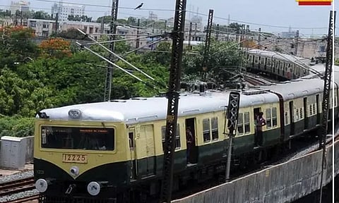 சென்னை கடற்கரை - வேளச்சேரி பறக்கும் ரெயில் சேவையை கையகப்படுத்த தமிழக அரசு திட்டம்