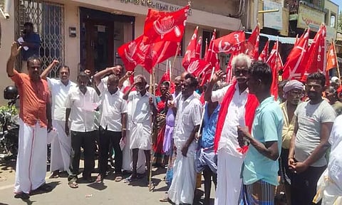 ஓட்டப்பிடாரத்தில் இந்திய கம்யூனிஸ்ட் கட்சியினர் சாலை மறியல்; 120 பேர் கைது