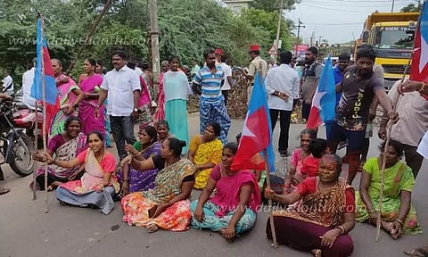 மதுக்கடைக்கு எதிர்ப்பு தெரிவித்து சாலை மறியல்