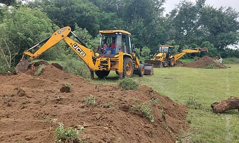 எஸ்.ஒகையூரில்ஓடை ஆக்கிரமிப்பு அகற்றம்