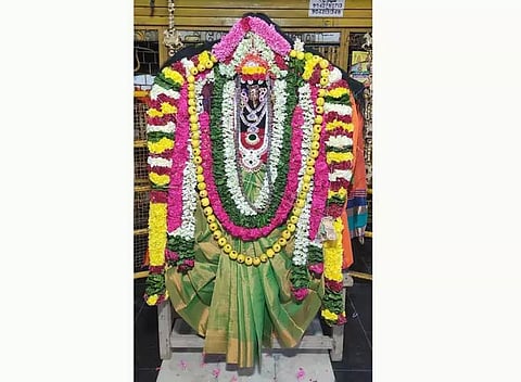 தேவபாண்டலம்பெரியநாயகி அம்மன் கோவிலில் ஊஞ்சல் உற்சவம்