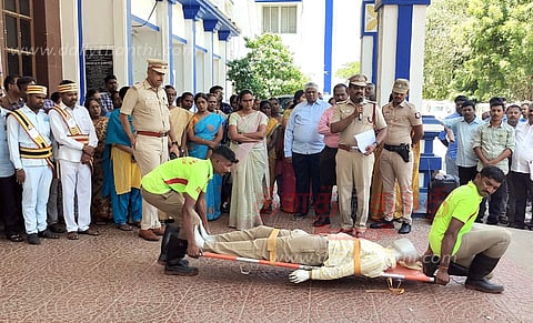 தீத்தடுப்பு-மீட்பு குறித்து ஒத்திகை பயிற்சி