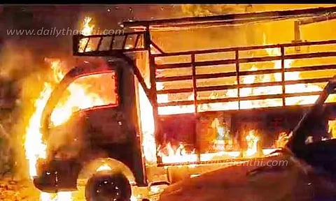 அ.தி.மு.க. முன்னாள் எம்.எல்.ஏ.வின் வாகனங்கள் எரிப்பு