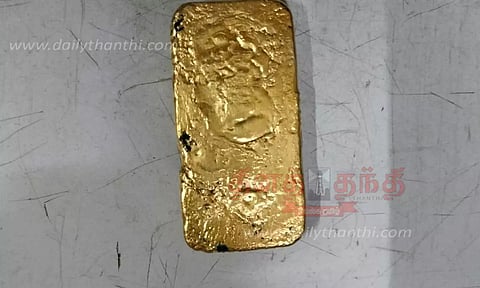 உடலில் மறைத்து ரூ.15½ லட்சம் தங்கம் கடத்தல்