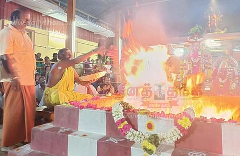 பிடாரி காளியம்மன் கோவிலில் அமாவாசையை முன்னிட்டு மிளகாய் யாகம்