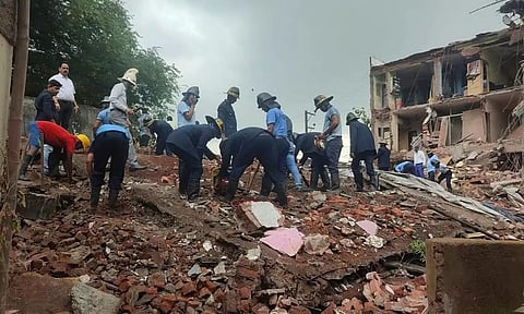 டோம்பிவிலியில் 4 மாடி கட்டிடம் இடிந்து தரைமட்டம்; ஒருவர் பலி