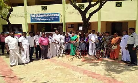 விலையில்லா சைக்கிள் வழங்கும் நிகழ்ச்சி