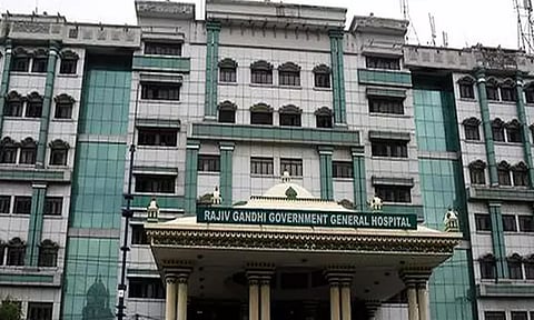 சென்னையில் 3 அரசு ஆஸ்பத்திரிகளில் டெங்குக்கு தனி வார்டு - மருத்துவத்துறை அதிகாரிகள் தகவல்