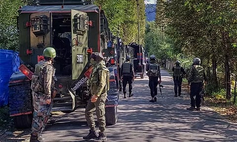 காஷ்மீர் என்கவுண்ட்டர்: 2 பயங்கரவாதிகள் சுட்டுக்கொலை - பாதுகாப்புப்படையினர் அதிரடி