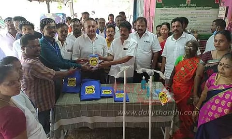 மருத்துவ உபகரணங்கள் வழங்கும் விழா