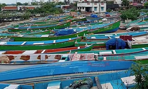 கட்டுமர மீனவர்கள் மீன்பிடிக்க செல்லவில்லை