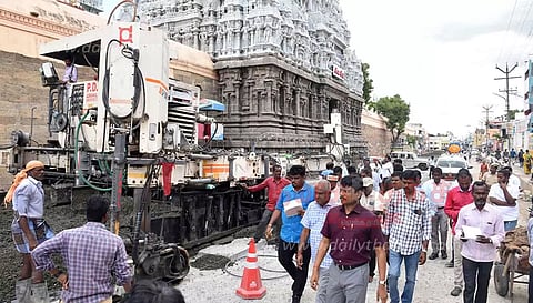 சிமெண்டு சாலை அமைக்கும் பகுதியில் ஆக்கிரமிப்பு கடைகள் வைத்தால் நடவடிக்கை-கலெக்டர் எச்சரிக்கை