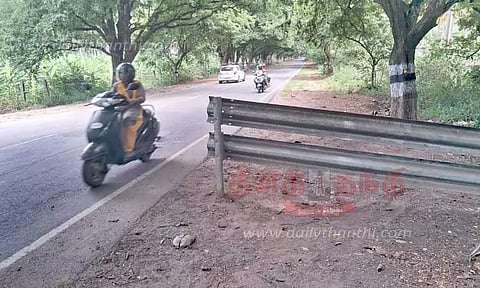 இரும்பு தடுப்பால் விபத்து ஏற்படும் அபாயம்