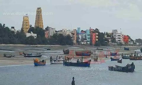 ராமேசுவரம், தொண்டியில் உள்வாங்கிய கடல்