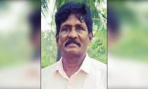 மோட்டார் சைக்கிளில் வரும்போது சாலையோர முட்புதரில் விழுந்து அணுமின் நிலைய ஊழியர் சாவு