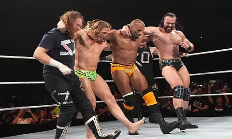 நாட்டு நாட்டு பாடலுக்கு ஸ்டெப் போட்டு நடனம் ஆடிய டபிள்யூ.டபிள்யூ.இ. சூப்பர்ஸ்டார்கள்