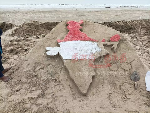 வேதாரண்யம் கடற்கரையில் மணல் சிற்பம்