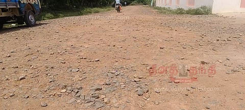 மோட்டார் வாகன ஆய்வாளர் அலுவலகம் செல்லும் சாலை சீரமைக்கப்படுமா?