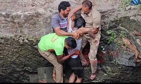 கிணற்றில் மூழ்கி 2 கல்லூரி மாணவர்கள் பலி