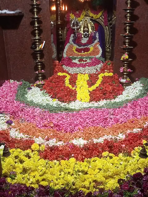 சதுரங்கவல்லபநாதர் கோவிலில் பூச்சொரிதல் விழா