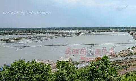 2 நாட்கள் பெய்த மழையால் உப்பு உற்பத்தி பாதிப்பு